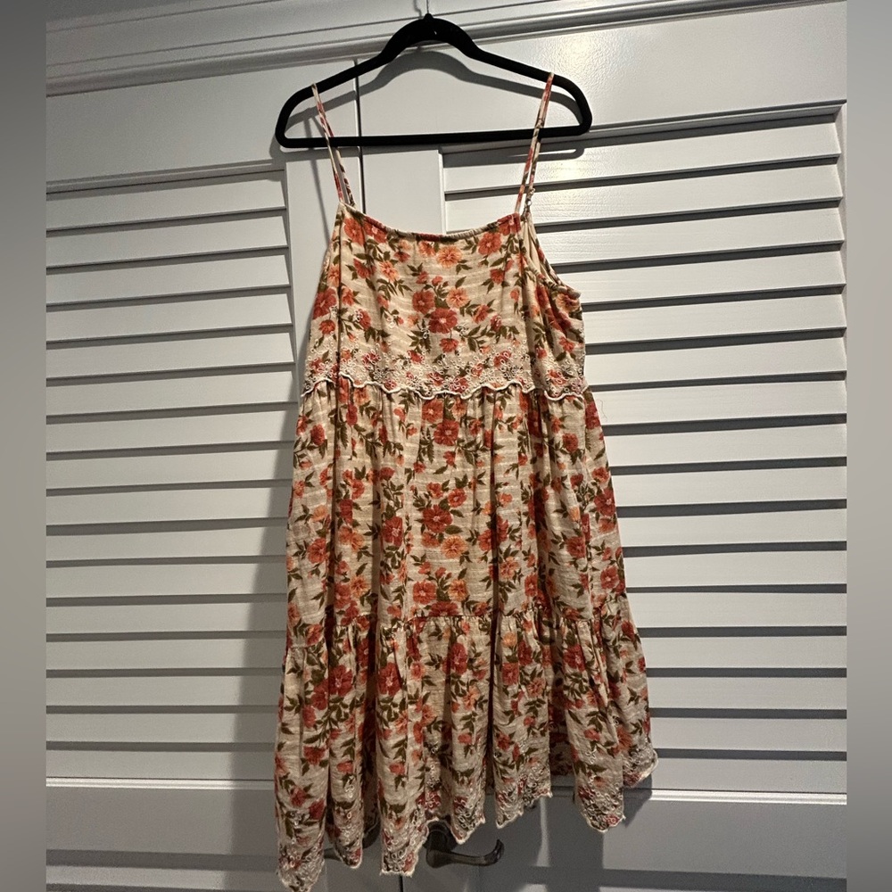 American Eagle Size Large orange and beige floral dress!